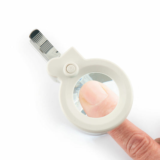 LED Nail Clippers with 8× Magnifier – High-Precision Nail Grooming with Enhanced Visibility