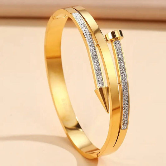 Luxury Nail Hand cuff
