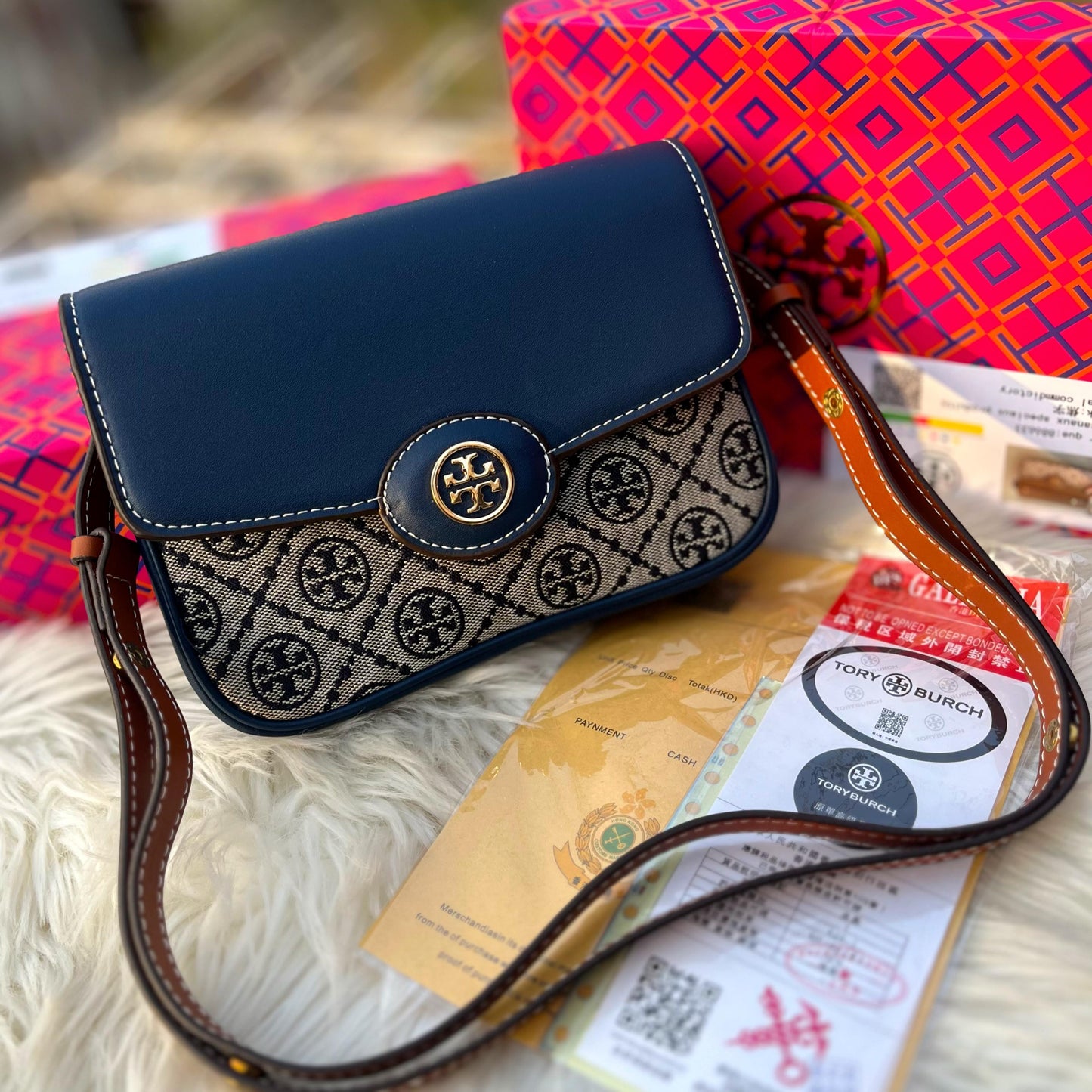 π§π’π₯π¬ ππ¨π₯ππ β Crossbody Bag
Premium Quality same as original