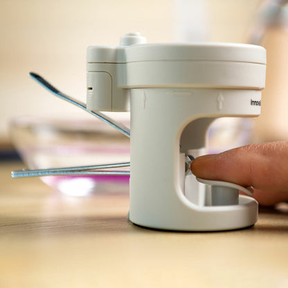 LED Nail Clippers with 8× Magnifier – High-Precision Nail Grooming with Enhanced Visibility