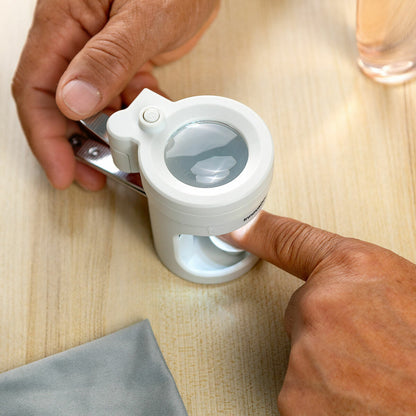 LED Nail Clippers with 8× Magnifier – High-Precision Nail Grooming with Enhanced Visibility