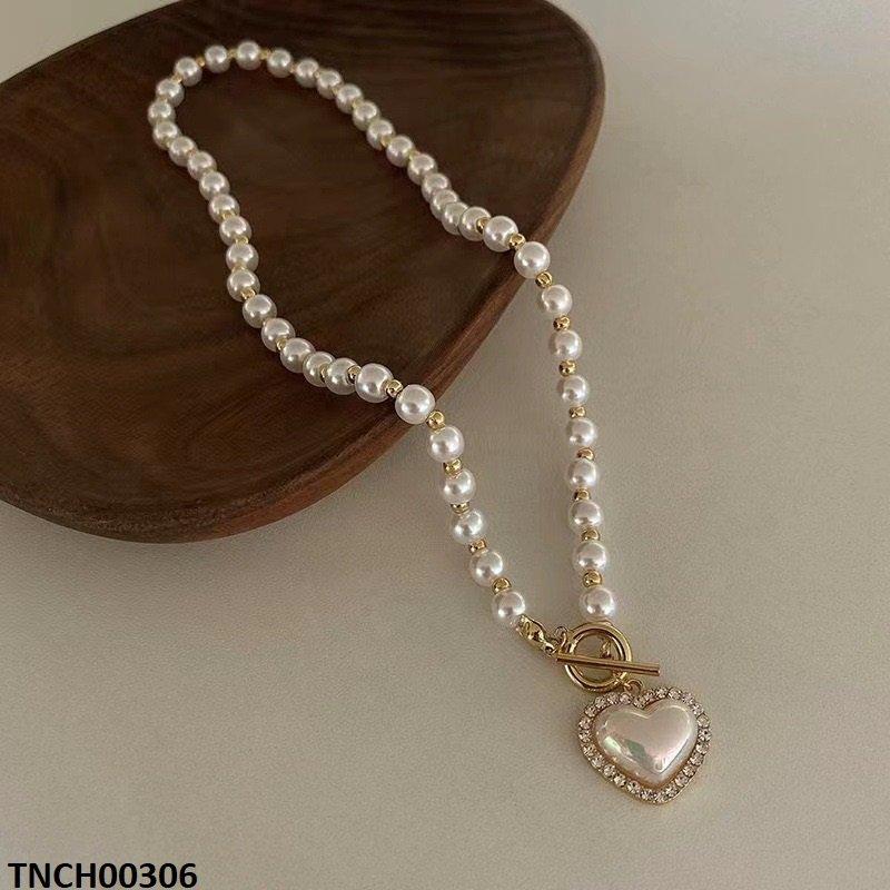 Elegant Pearls Heart Charm OT Buckle Necklace for Women